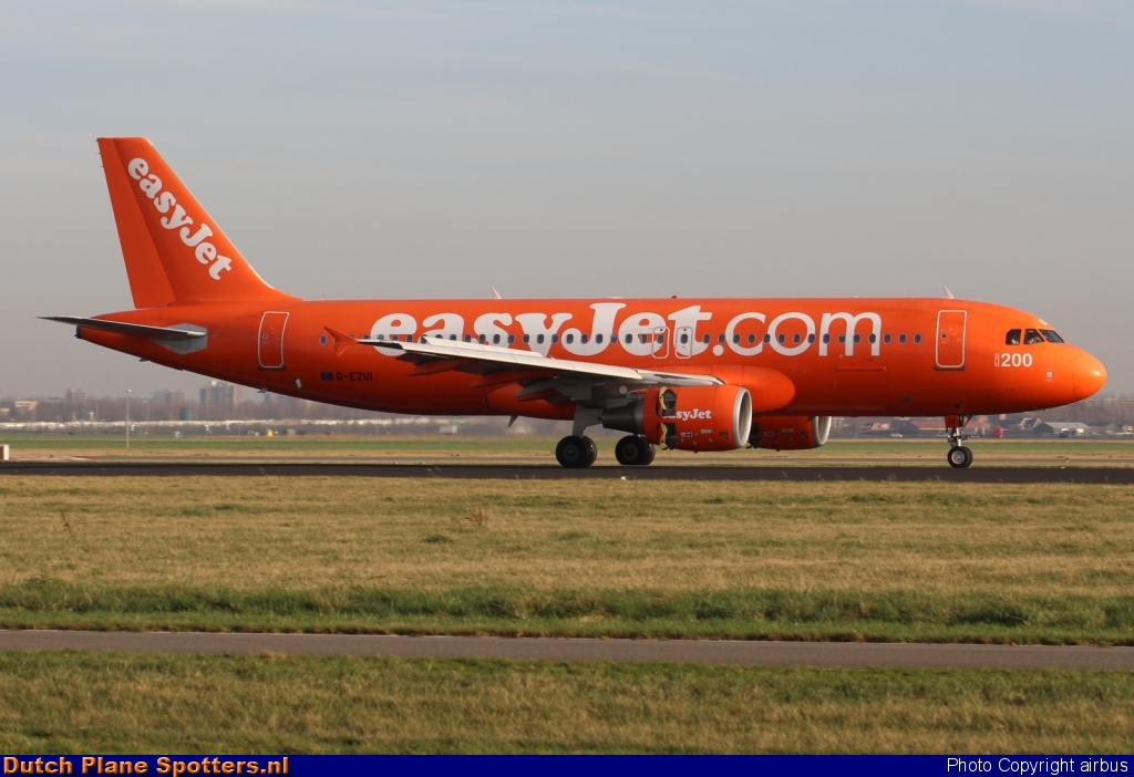 G-EZUI Airbus A320 easyJet by airbus