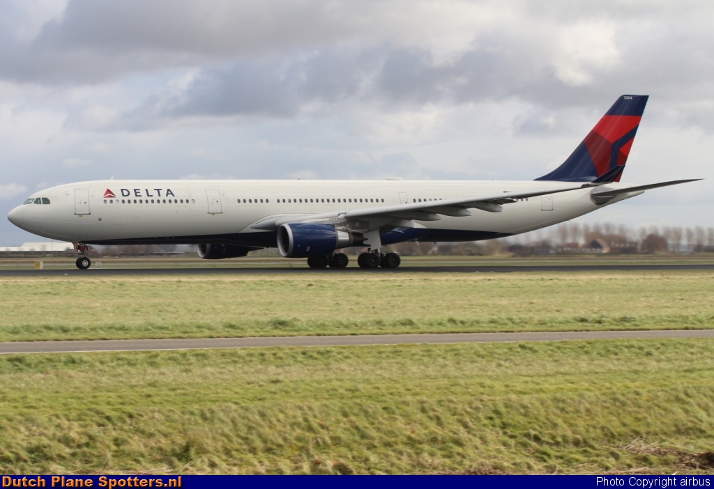 N824NW Airbus A330-300 Delta Airlines by airbus