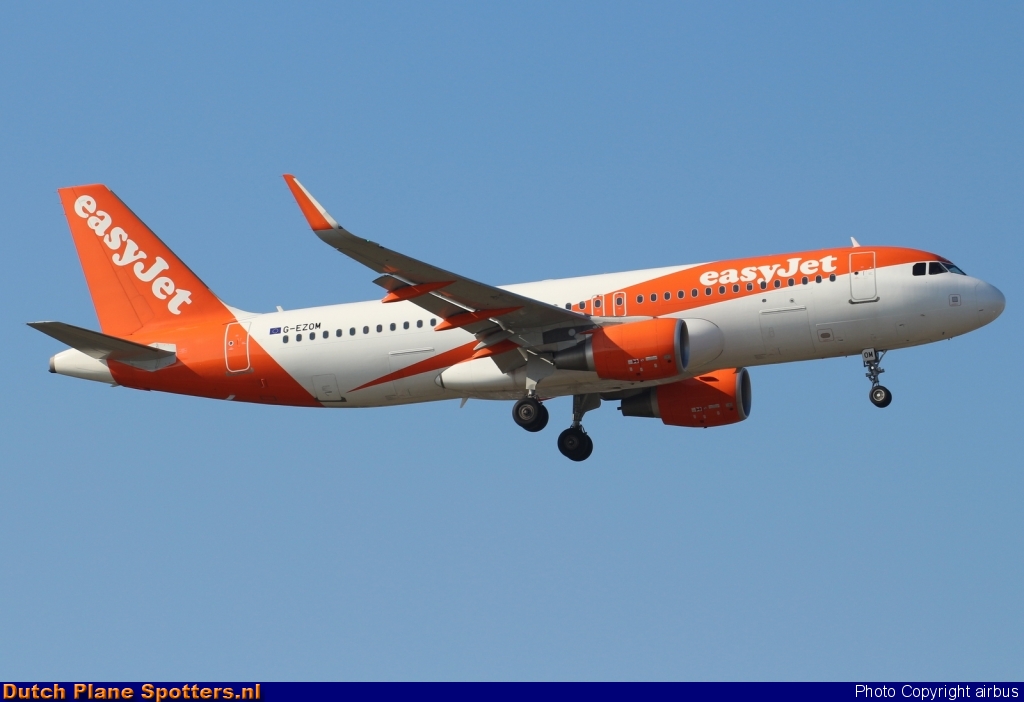 G-EZOM Airbus A320 easyJet by airbus