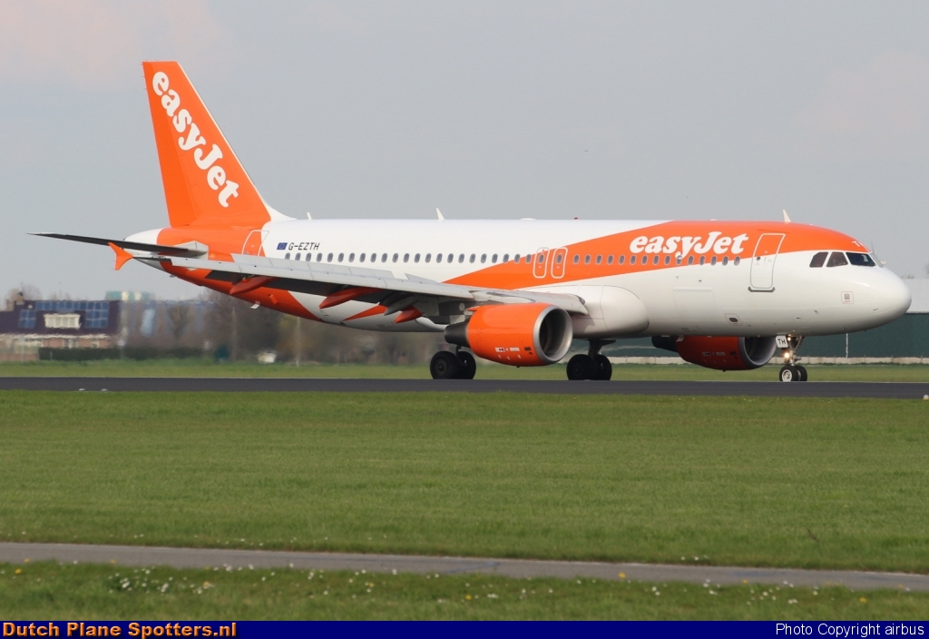 G-EZTH Airbus A320 easyJet by airbus