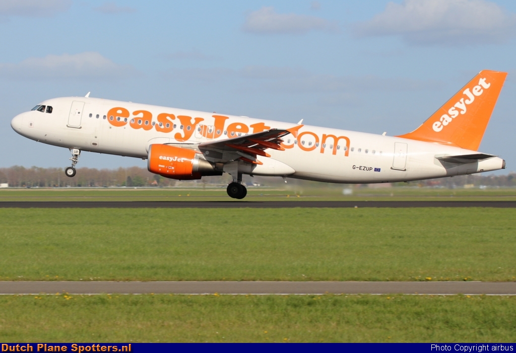 G-EZUP Airbus A320 easyJet by airbus