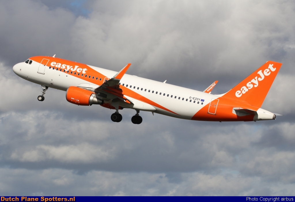 G-EZOY Airbus A320 easyJet by airbus