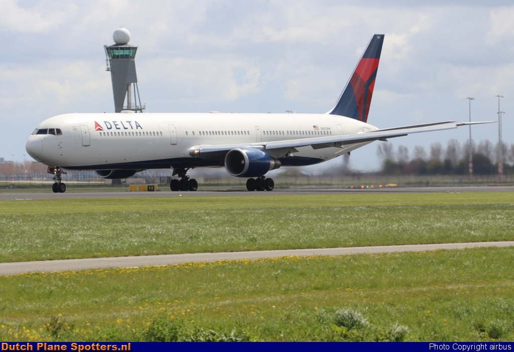 N843MH Boeing 767-400 Delta Airlines by airbus