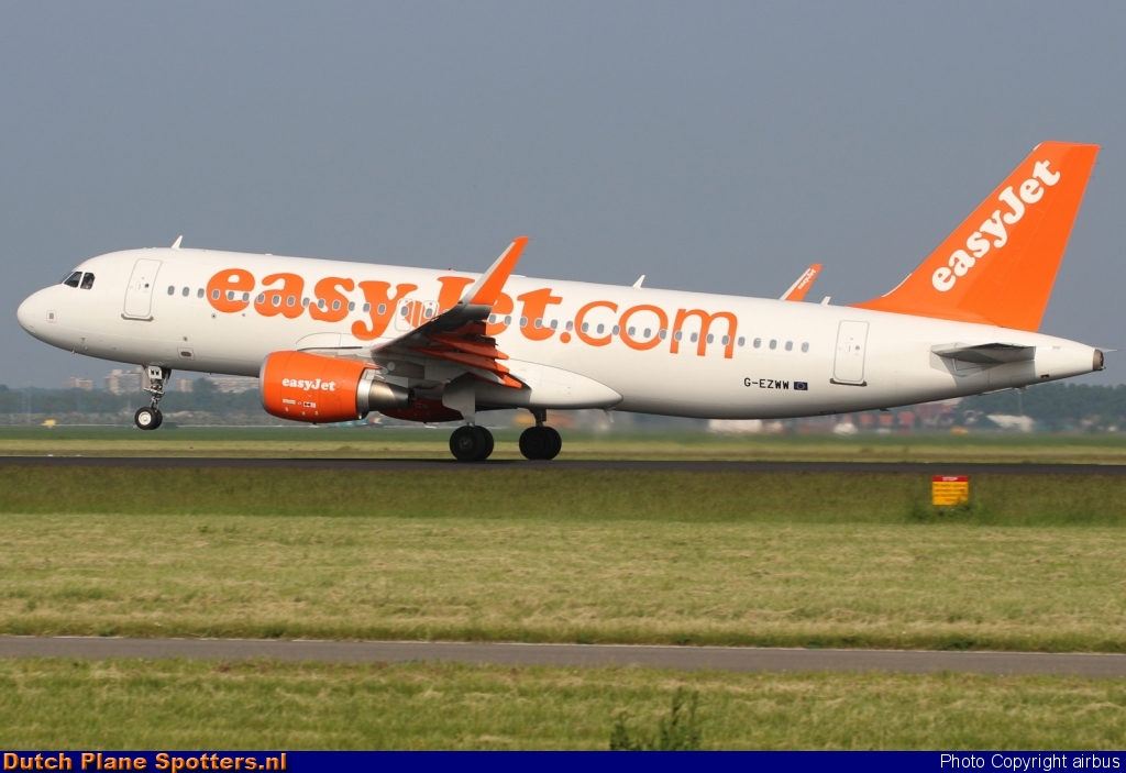 G-EZWW Airbus A320 easyJet by airbus