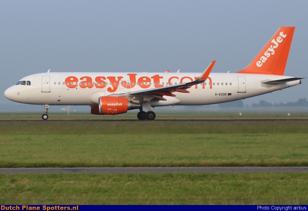 G-EZOE Airbus A320 easyJet by airbus