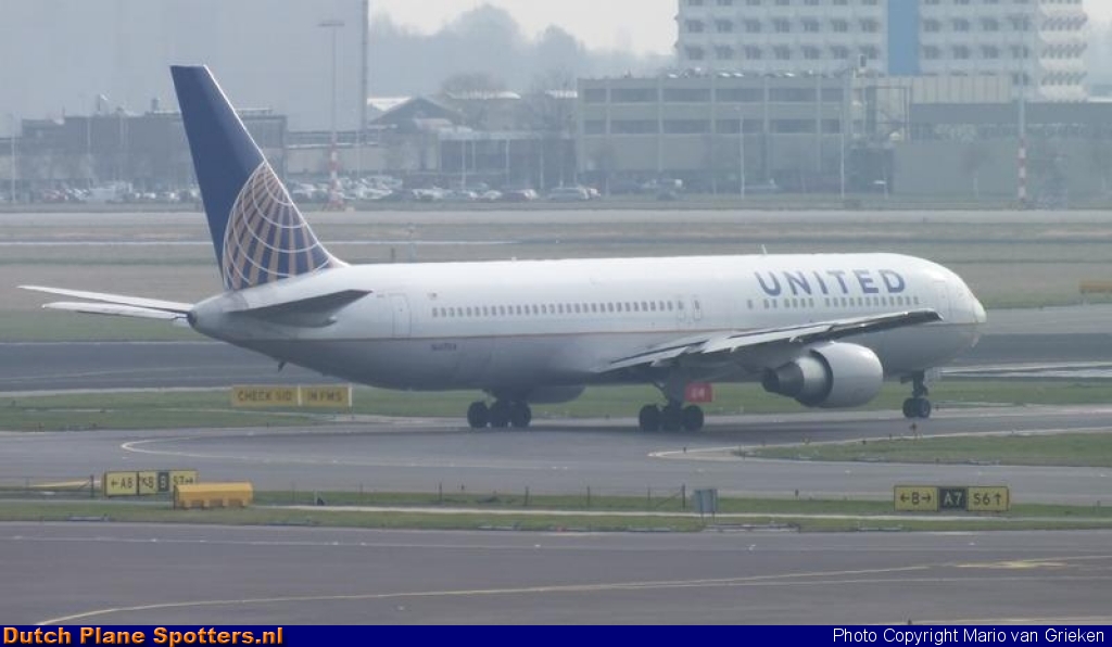 N647UA Boeing 767-300 United Airlines by MariovG