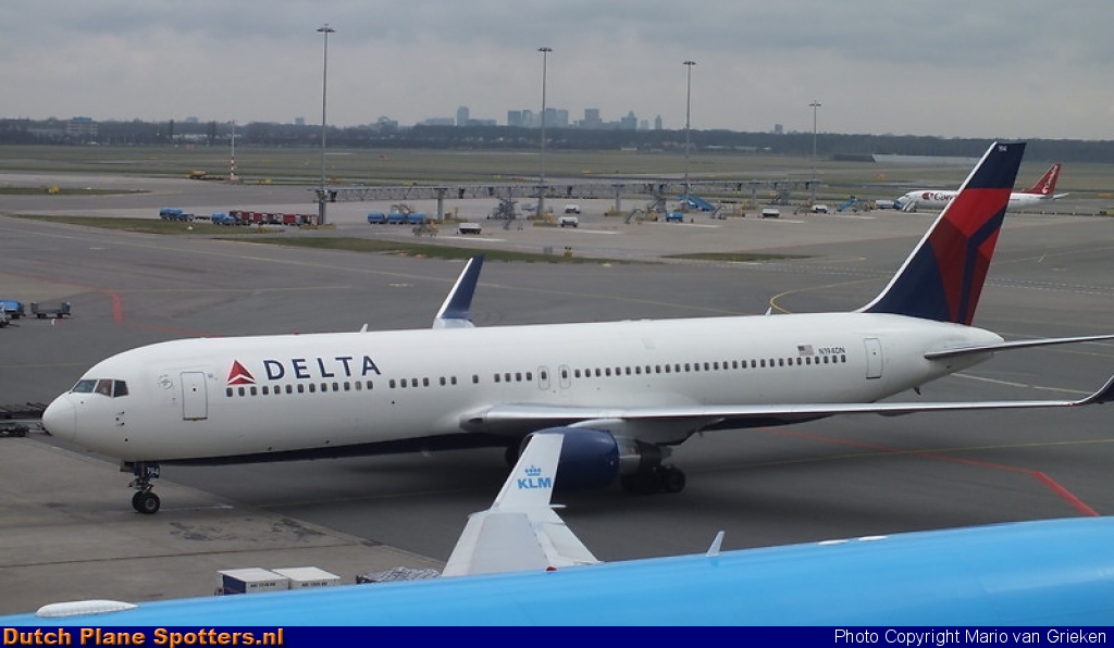 N194DN Boeing 767-300 Delta Airlines by MariovG