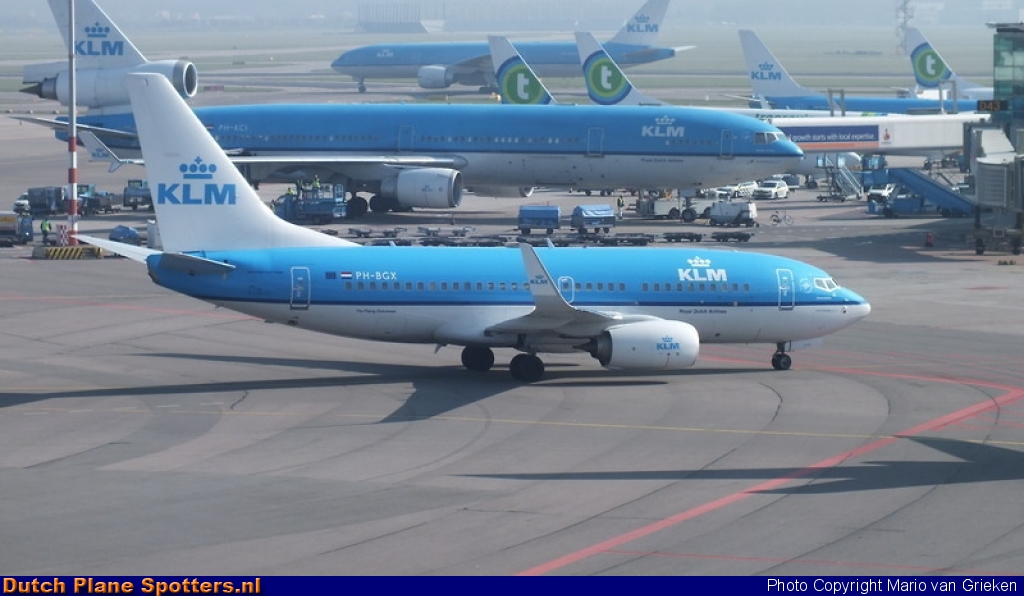 PH-BGX Boeing 737-700 KLM Royal Dutch Airlines by MariovG