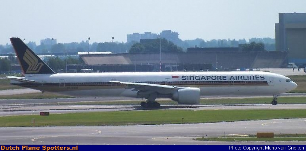 9V-SWN Boeing 777-300 Singapore Airlines by MariovG