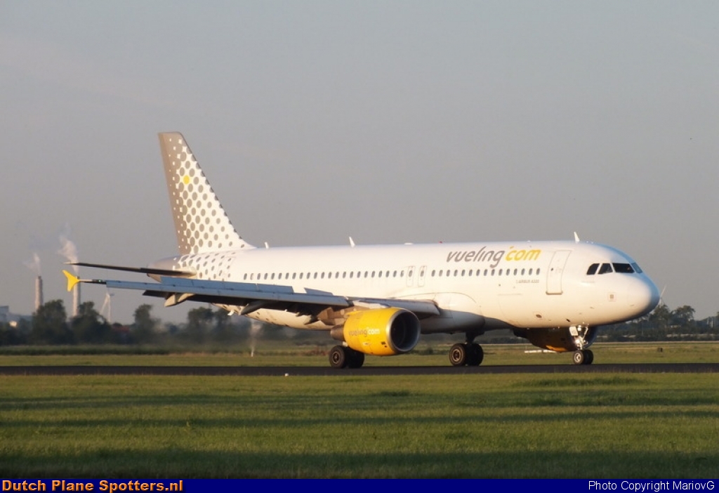 EC-HQI Airbus A320 Vueling.com by MariovG