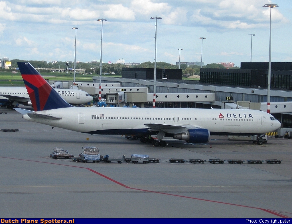 N1605 Boeing 767-300 Delta Airlines by peter