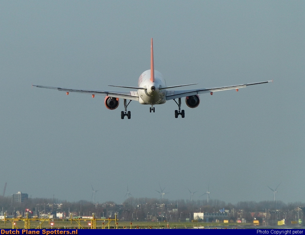 G-EZAW Airbus A319 easyJet by peter