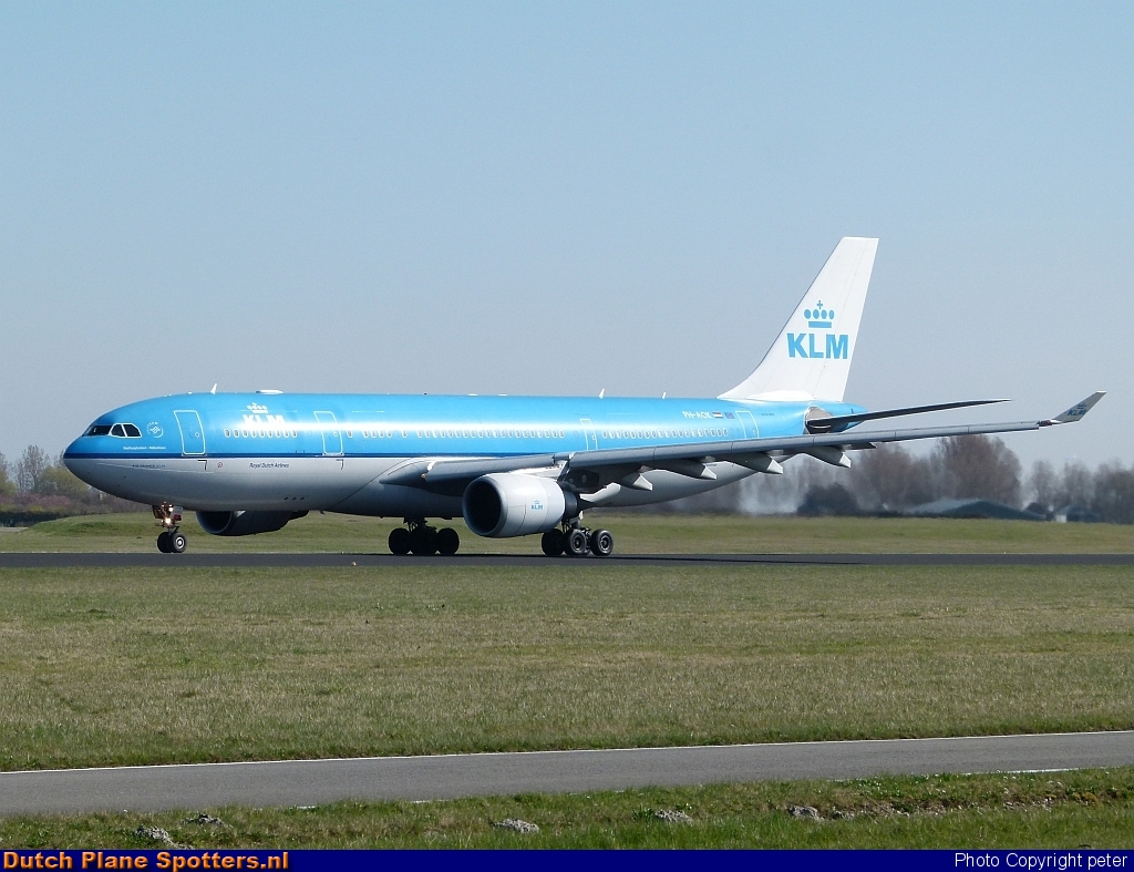 PH-AOK Airbus A330-200 KLM Royal Dutch Airlines by peter