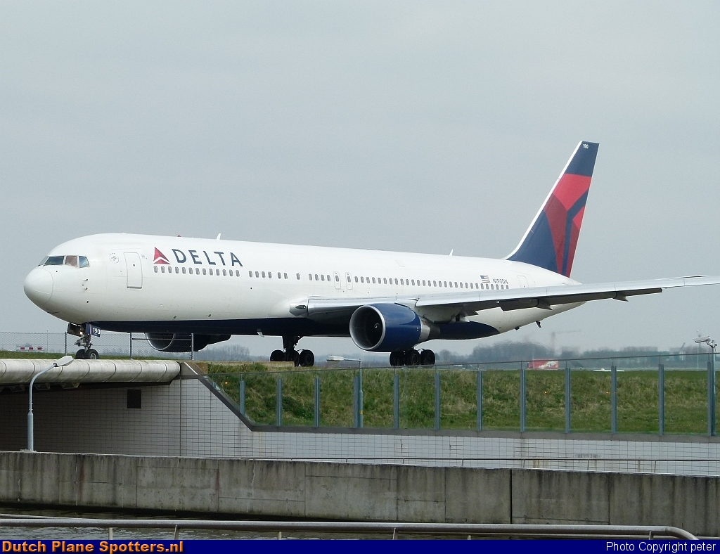 N190DN Boeing 767-300 Delta Airlines by peter