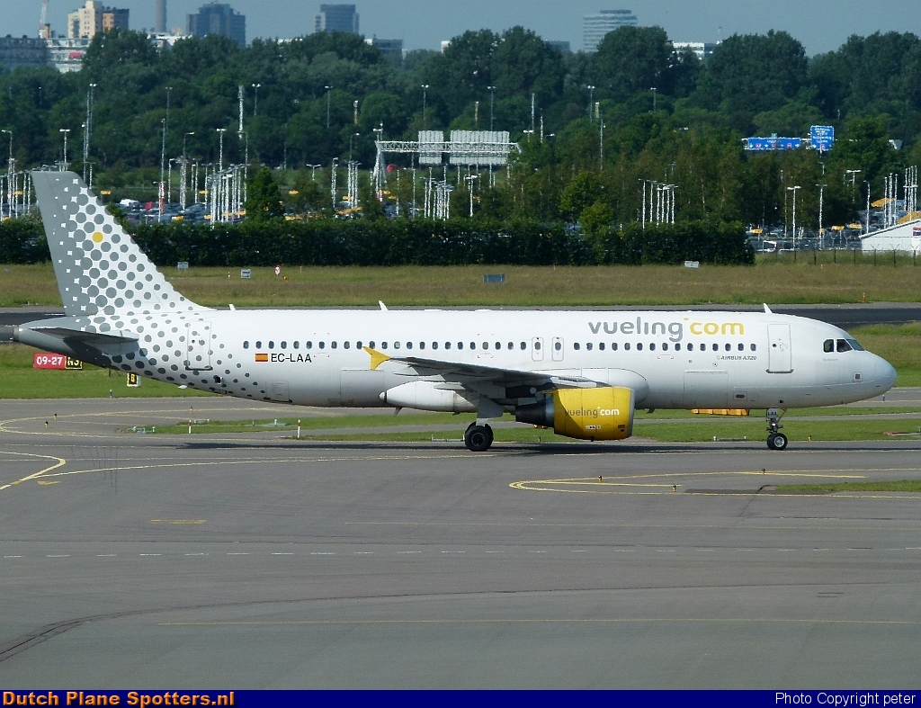 EC-LAA Airbus A320 Vueling.com by peter