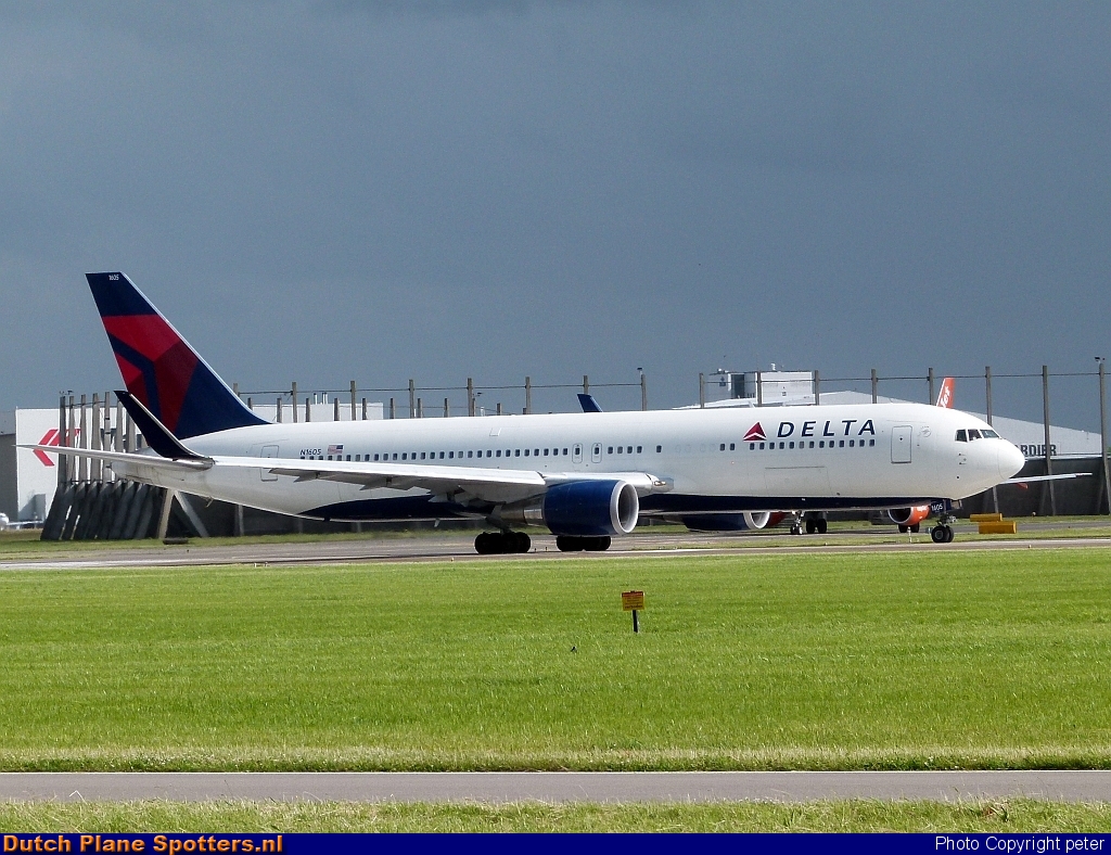 N1605 Boeing 767-300 Delta Airlines by peter