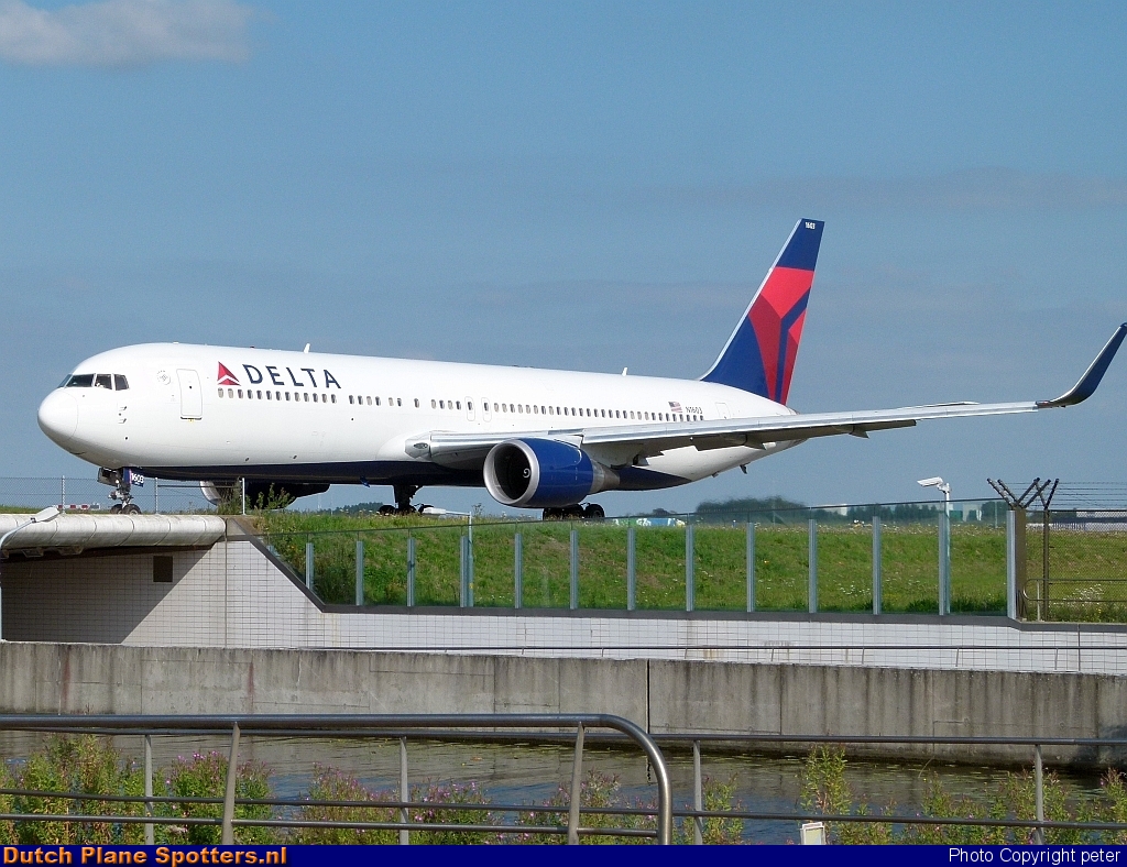 N1603 Boeing 767-300 Delta Airlines by peter