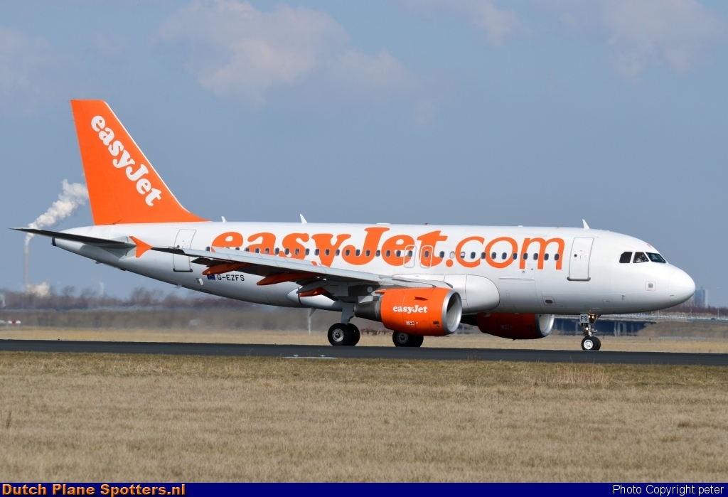 G-EZFS Airbus A319 easyJet by peter