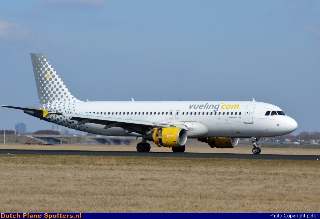 EC-LAB Airbus A320 Vueling.com by peter