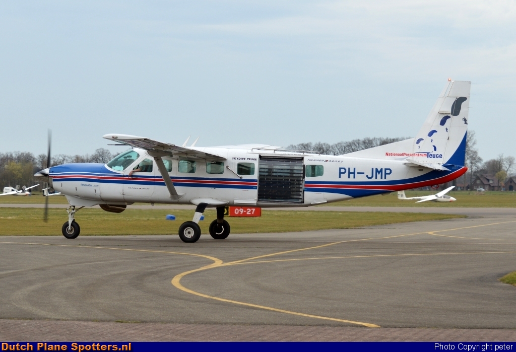 PH-JMP Cessna 208 Super Cargomaster Paracentrum Teuge by peter