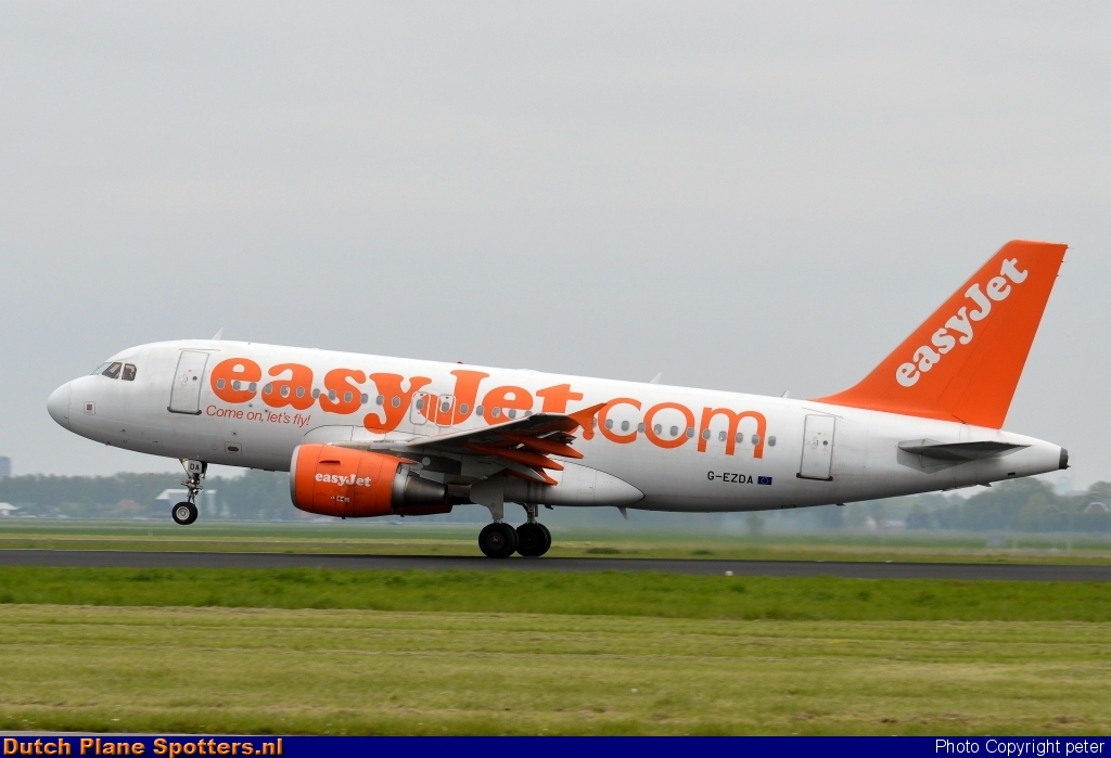 G-EZDA Airbus A319 easyJet by peter