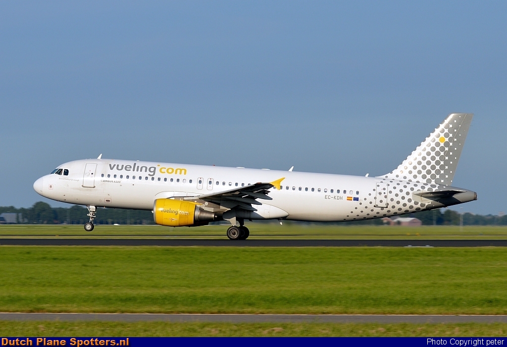 EC-KDH Airbus A320 Vueling.com by peter