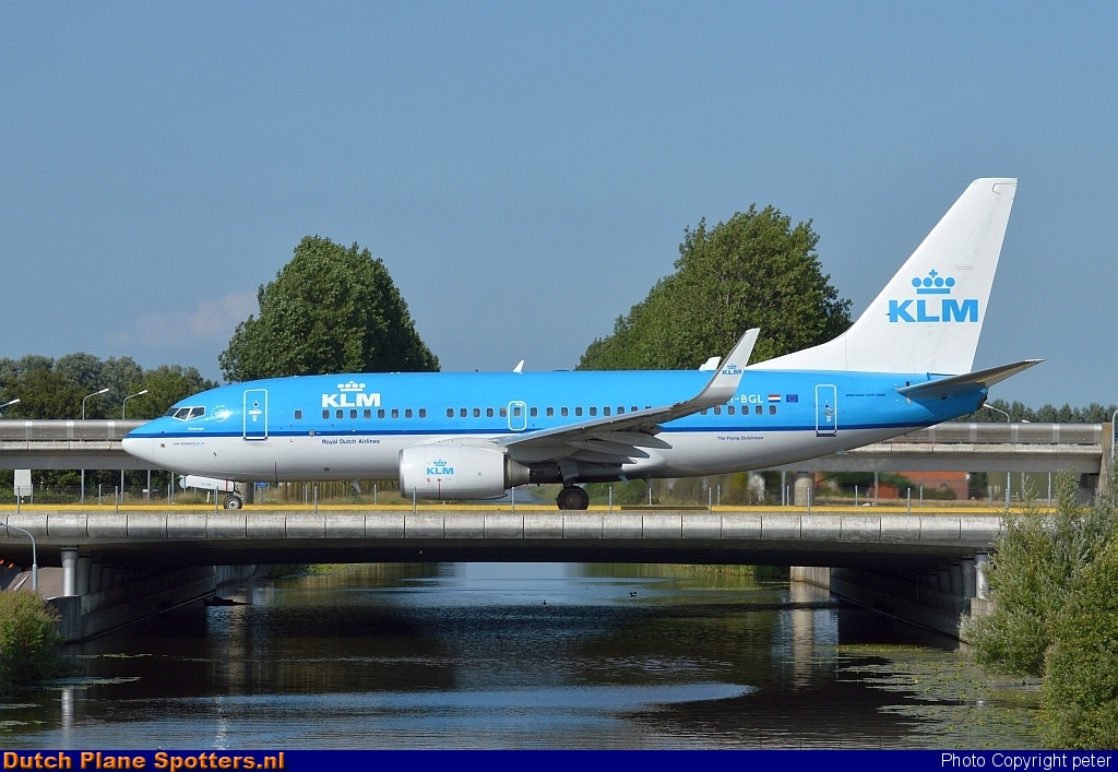PH-BGL Boeing 737-700 KLM Royal Dutch Airlines by peter