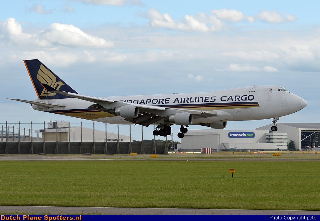 9V-SFM Boeing 747-400 Singapore Airlines Cargo by peter