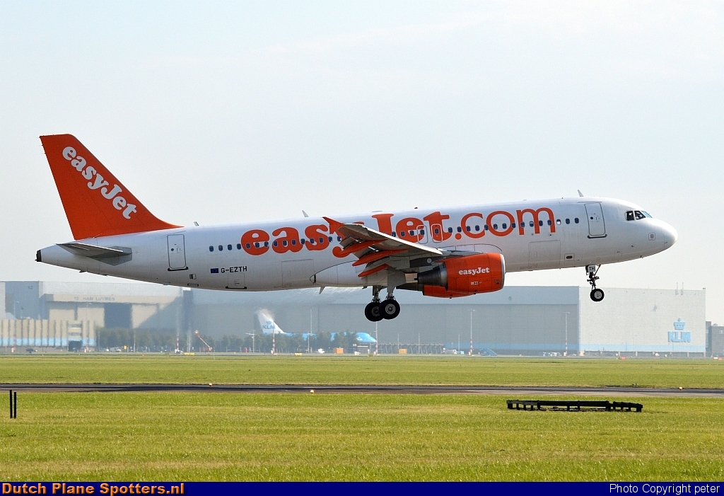 G-EZTH Airbus A320 easyJet by peter