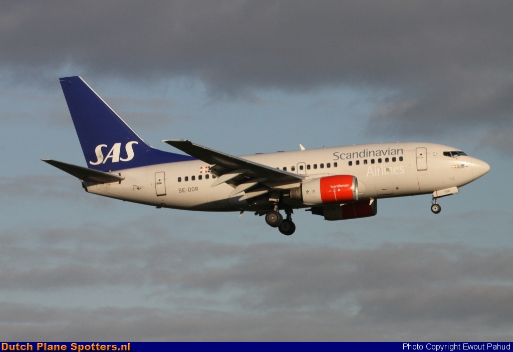 SE-DOR Boeing 737-600 SAS Scandinavian Airlines by Ewout Pahud