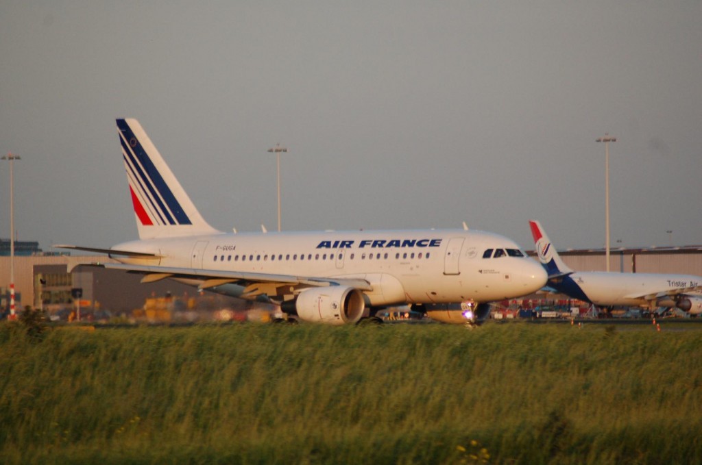 F-GUGA Airbus A318 Air France by wrangler