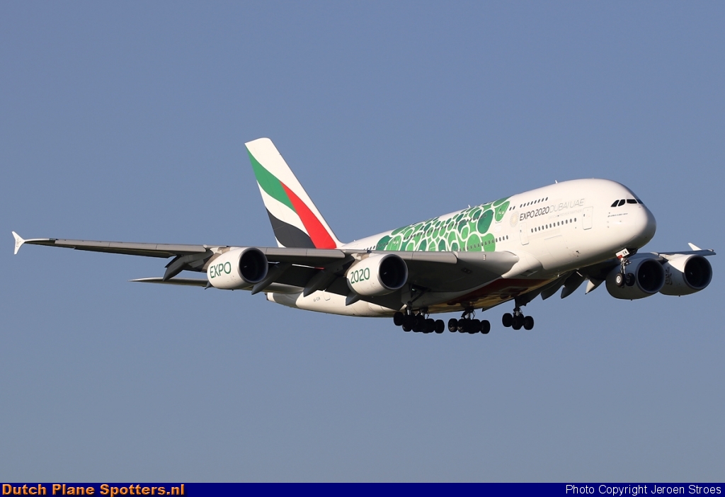 A6-EEW Airbus A380-800 Emirates by Jeroen Stroes