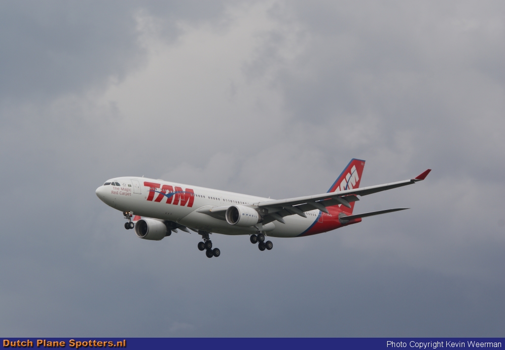 PT-MVQ Airbus A330-200 TAM by Kevin Weerman