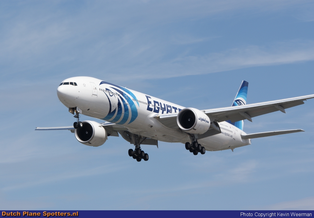 SU-GDL Boeing 777-300 Egypt Air by Kevin Weerman