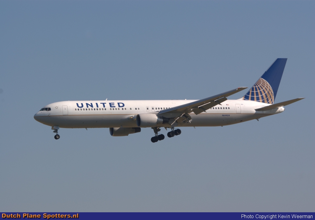 N644UA Boeing 767-300 United Airlines by Kevin Weerman