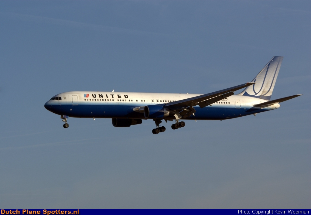 N659UA Boeing 767-300 United Airlines by Kevin Weerman