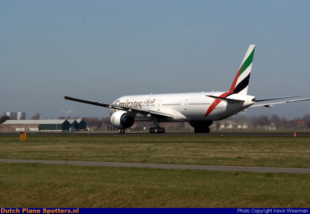 A6-ECJ Boeing 777-300 Emirates by Kevin Weerman