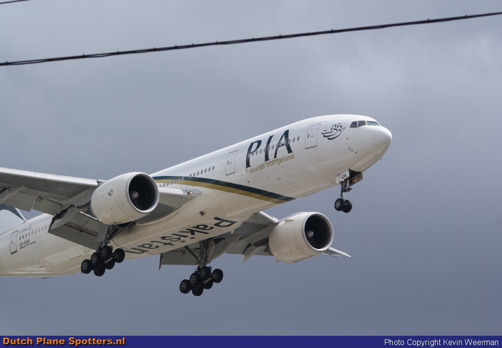 AP-BGK Boeing 777-200 PIA Pakistan International Airlines by Kevin Weerman