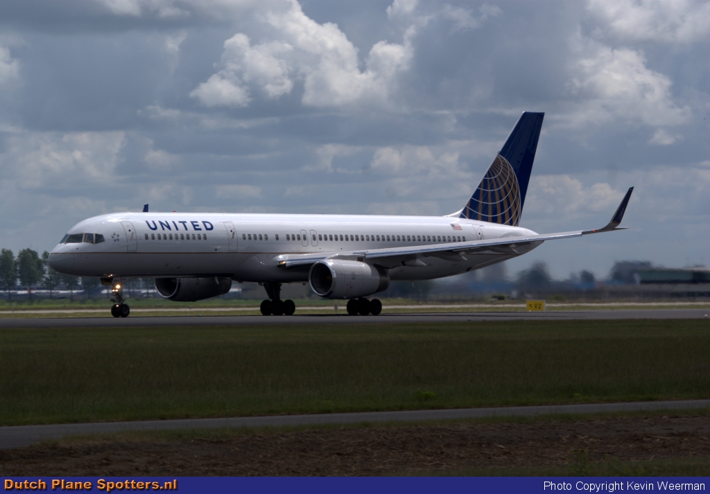 N17104 Boeing 757-200 United Airlines by Kevin Weerman