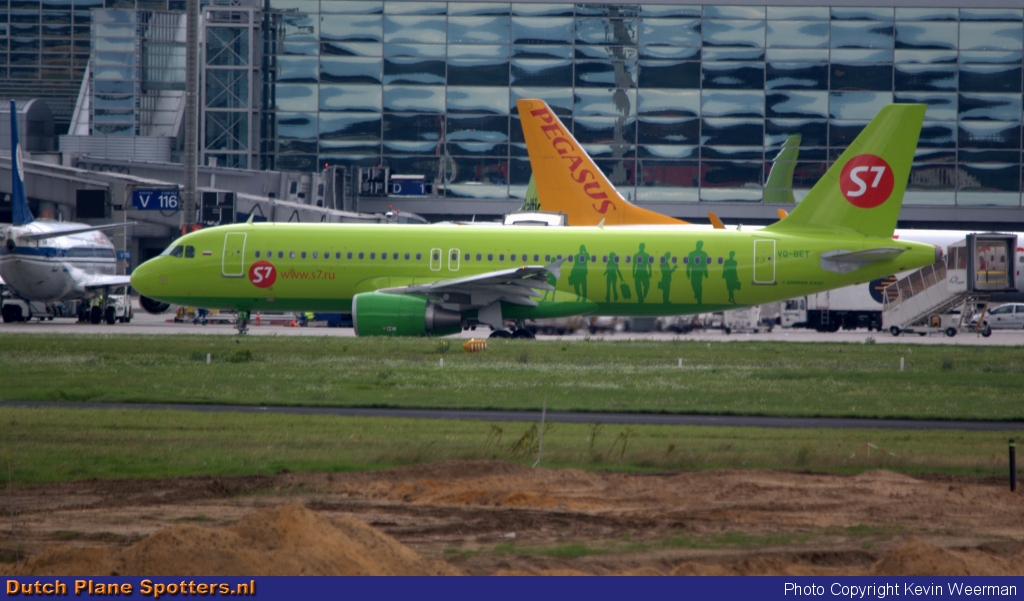 VQ-BET Airbus A320 S7 Siberia Airlines by Kevin Weerman