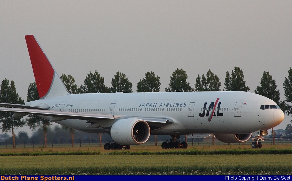 JA709J Boeing 777-200 JAL - Japan Airlines by Danny De Soet