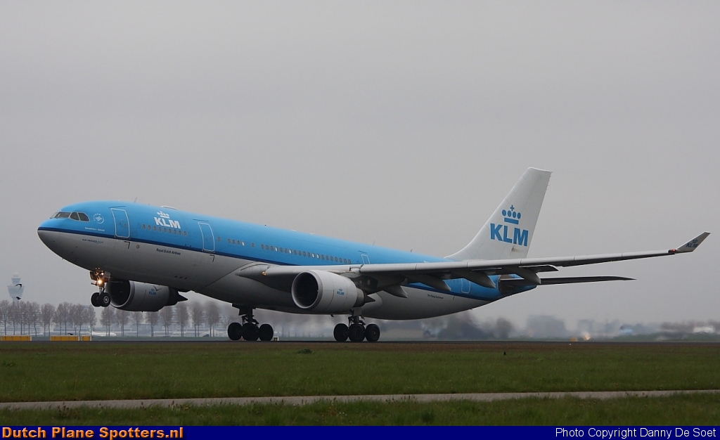 PH-AOH Airbus A330-200 KLM Royal Dutch Airlines by Danny De Soet