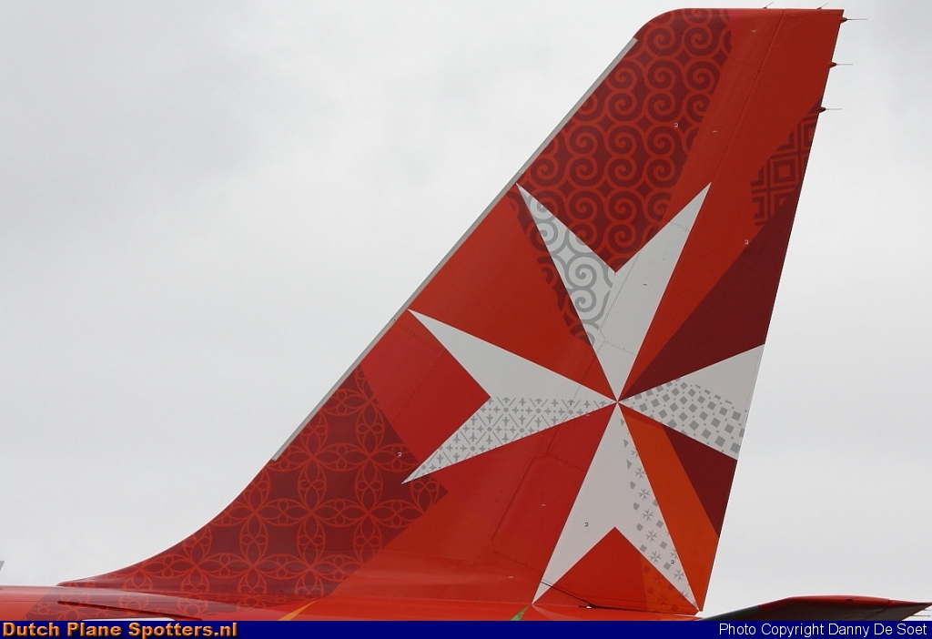 9H-AEK Airbus A320 Air Malta by Danny De Soet