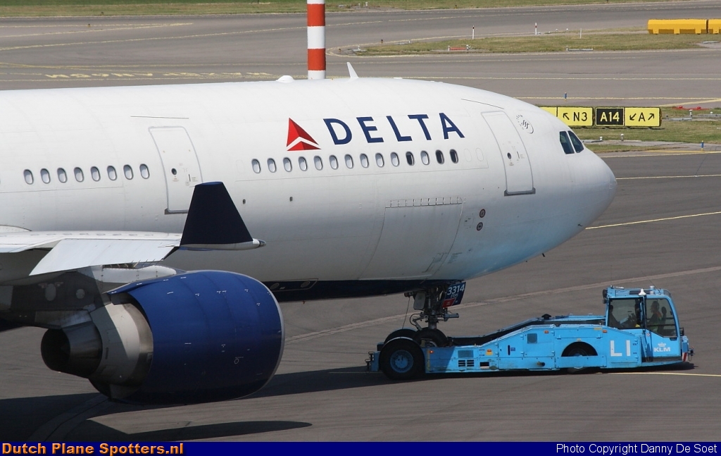 N814NW Airbus A330-300 Delta Airlines by Danny De Soet