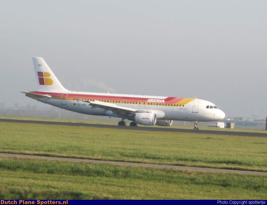 TC-IEG Airbus A320 Iberia by spottertje