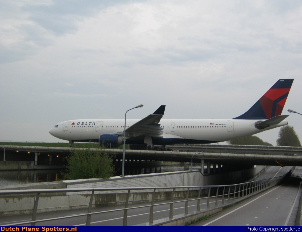 N858NW Airbus A330-300 Delta Airlines by spottertje