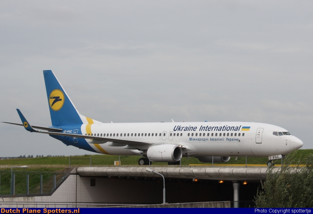 UR-PSC Boeing 737-800 Ukraine International Airlines by spottertje