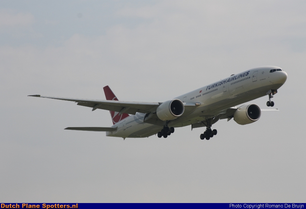 TC-JJE Boeing 777-300 Turkish Airlines by Romano De Bruijn