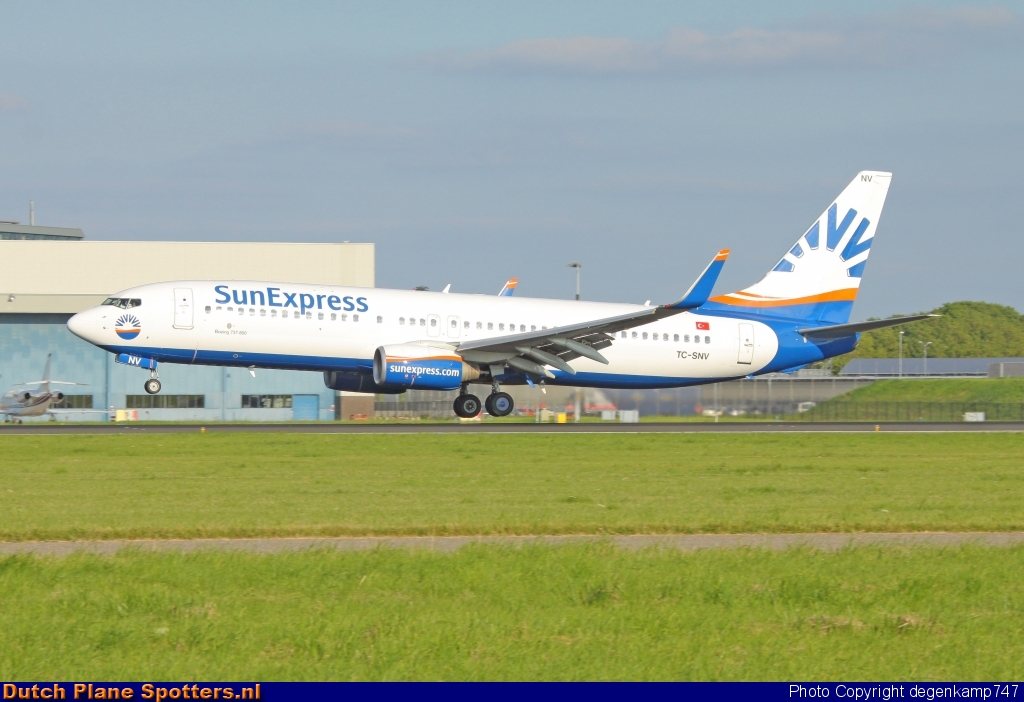 TC-SNV Boeing 737-800 SunExpress by Herman Degenkamp