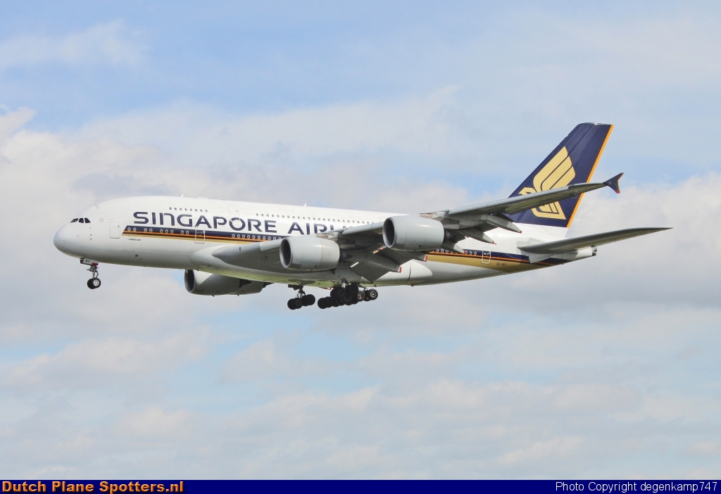 9V-SKC Airbus A380-800 Singapore Airlines by Herman Degenkamp